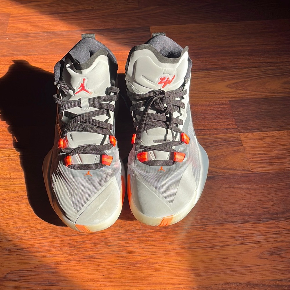 Jordon Zion 1, LIKE NEW, worn once, grey/orange. Mens size 9